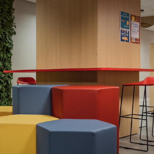 A Influência das Cores no Mobiliário Corporativo