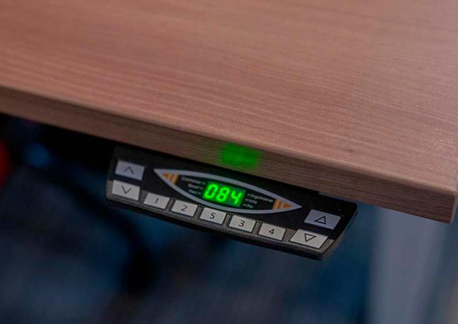 Mesa de trabajo con regulación de altura - Materiales